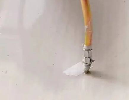 泽普瓷砖空鼓维修公司专业解答在瓷砖铺贴过程中，如果使用的砂料过粗（如全部使用了粗砂），可能会导致以下问题